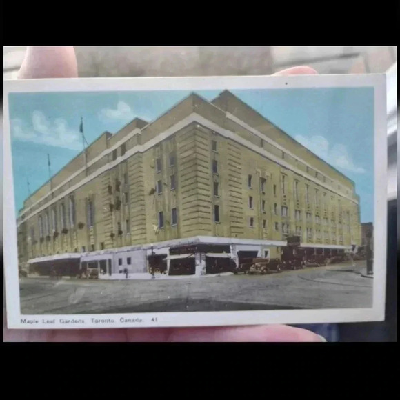 1940's Toronto Maple Leaf Gardens Postcard - Picture 1 of 2